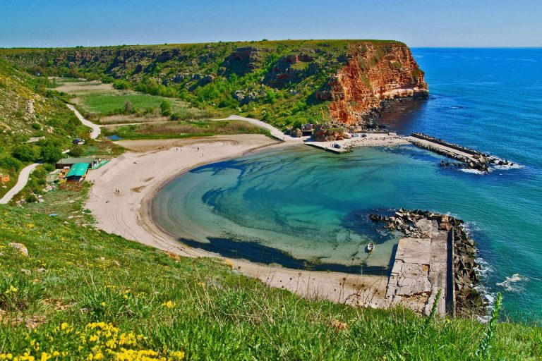 КЪДЕ СА НАЙ-УНИКАЛНИТЕ ГЛЕДКИ НА РОДНОТО МОРЕ